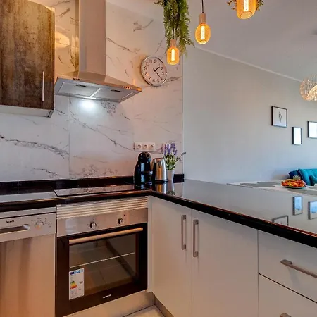 Апартаменти Paradise View Family By Altamarhomes *